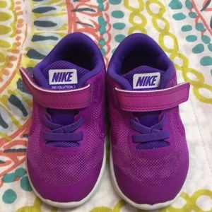 Nike revolution 3- 5c